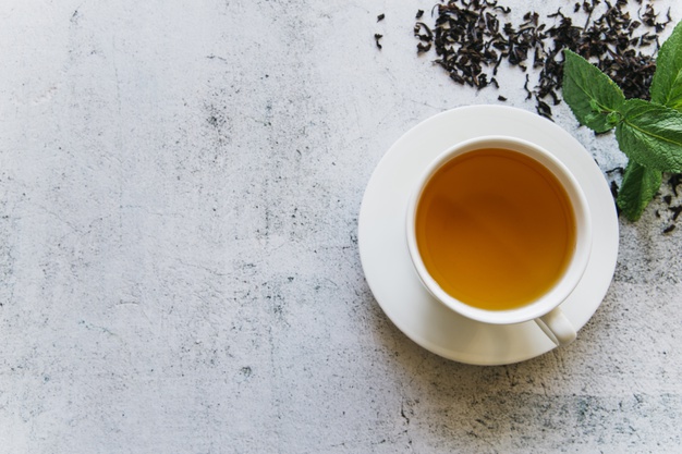 Truque 10 para acelerar o metabolismo:   Beba chá verde