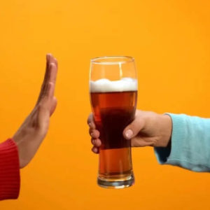 6 pessoas que nunca devem beber cerveja, de acordo com um médico